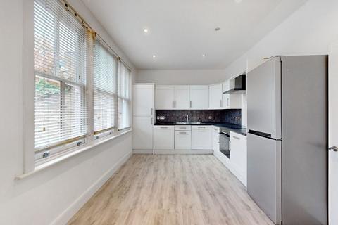 2 bedroom flat to rent, The Avenue, London W4