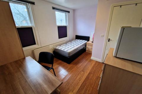 1 bedroom in a house share to rent, Kings Road, Reading