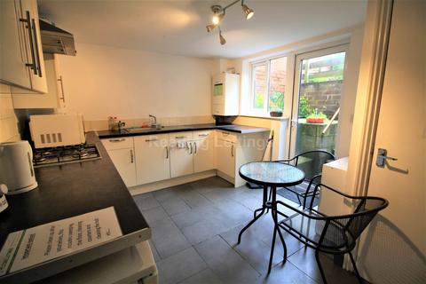 1 bedroom in a house share to rent, Kings Road, Reading