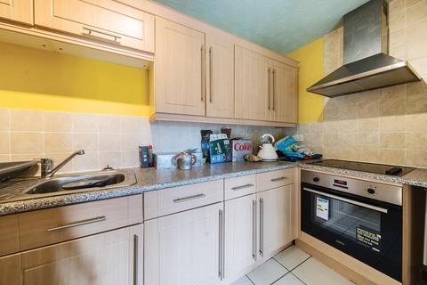 2 bedroom flat for sale, High Wycombe,  Buckinghamshire,  HP12