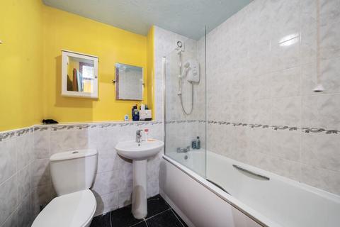 2 bedroom flat for sale, High Wycombe,  Buckinghamshire,  HP12