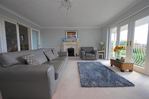 4 bedroom detached house for sale, Crescent Drive North, Brighton