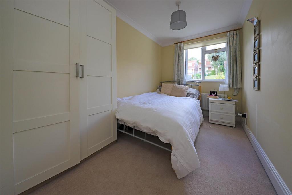 Nicholas james crescent drive bed 3.jpg