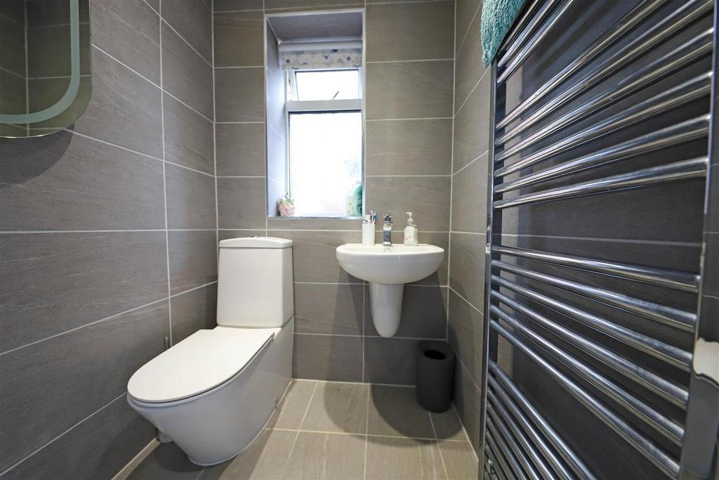 Nicholas james crescent drive en suite 1.jpg