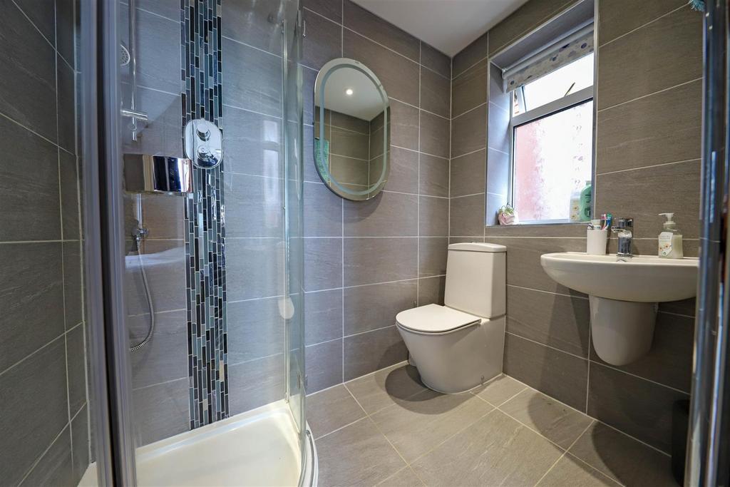 Nicholas james crescent drive en suite .jpg