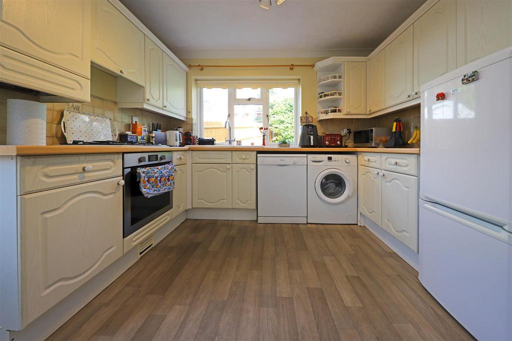 Nicholas james crescent drive kitchen.jpg