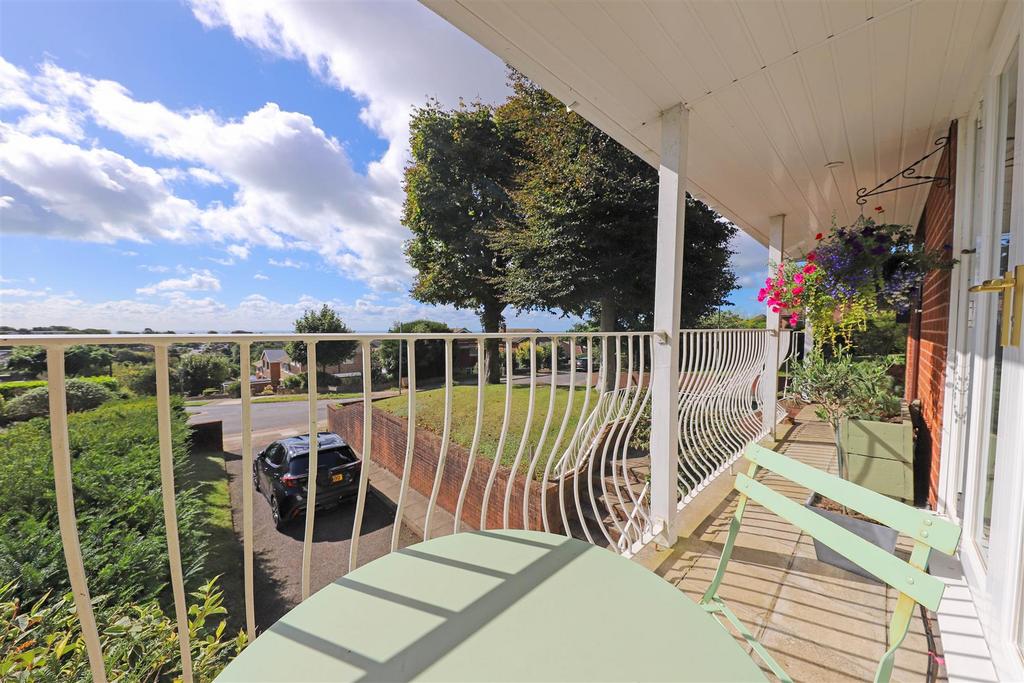 Nicholas james crescent drive balcony1.jpg