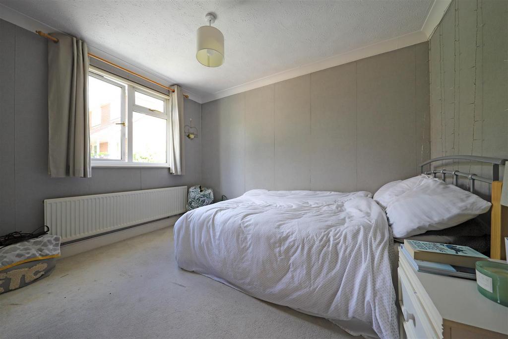 Nicholas james crescent drive bed 2.jpg