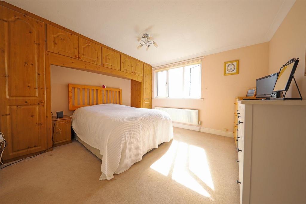 Nicholas james crescent drive bed 1.jpg