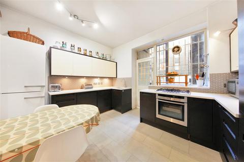 3 bedroom flat for sale, Prince of Wales Drive, SW11