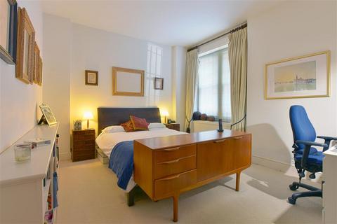 3 bedroom flat for sale, Prince of Wales Drive, SW11