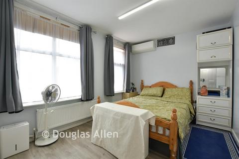 3 bedroom terraced house for sale, Kimberley Road, London E17