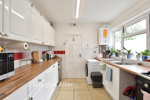 3 bedroom terraced house for sale, Kimberley Road, London E17