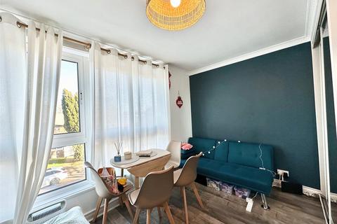 Studio to rent, March Court, Warwick Drive, SW15