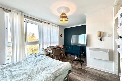 Studio to rent, March Court, Warwick Drive, SW15