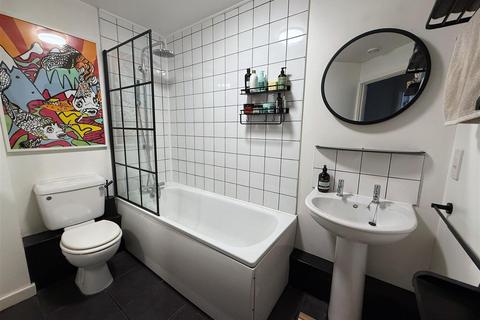 23, Booth House High Street, Brentford, TW8 8LL