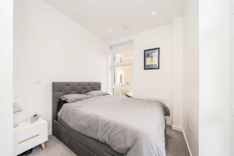 1 bedroom flat for sale, London Road, Staines-Upon-Thames TW18