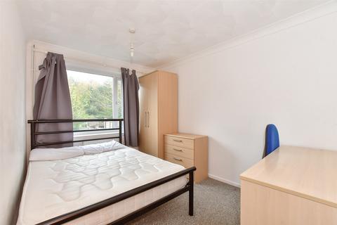 70 Tenterden Drive, Canterbury, CT2 7BN