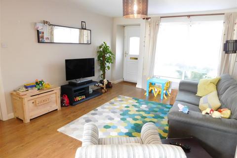 2 bedroom flat to rent, Exeter Court, Surbiton