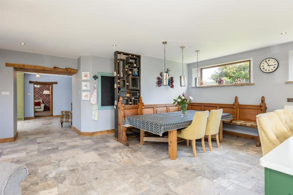 The Hollies Kitchen Dining Living oom-7 094805.jpg