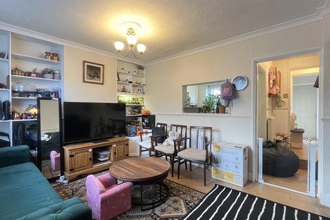 3 bedroom terraced house to rent, Titchfield Road, Carshalton SM5