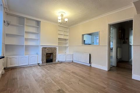 3 bedroom terraced house to rent, Titchfield Road, Carshalton SM5