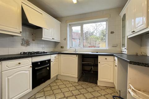 3 bedroom terraced house to rent, Titchfield Road, Carshalton SM5