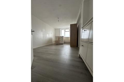 1 bedroom flat to rent, MAYDAY ROAD , THORNTON HEATH, SURREY