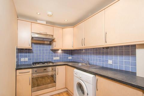 2 bedroom flat for sale, Medwin Street, SW4