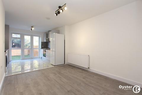 2 bedroom apartment to rent, Vancouver Road, Edgware, HA8