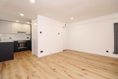 Studio to rent, Rossetti Road, London SE16