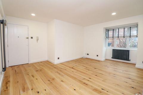 Studio to rent, Rossetti Road, London SE16