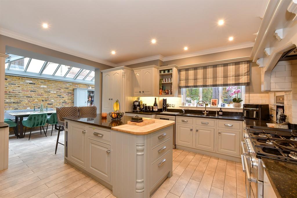 Kitchen/Dining Area