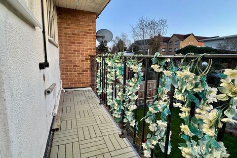 2 bedroom maisonette to rent, Lyminge Close, Sidcup DA14