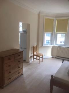 Studio to rent, Third Avenue, London W3