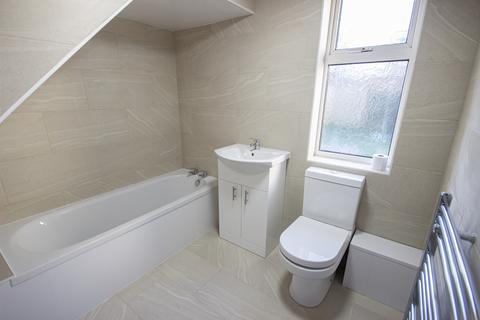 3 bedroom semi-detached house to rent, Fallodon Gardens, Newcastle upon Tyne, NE5 3LR