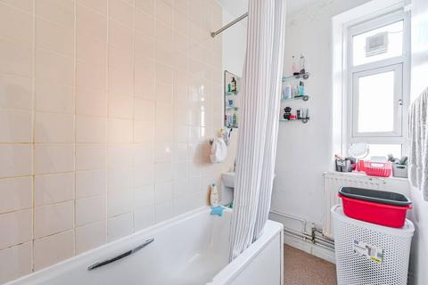 2 bedroom flat for sale, Holdsworth House, Tulse Hill, London, SW2