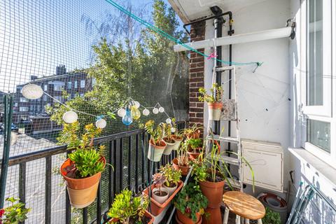 2 bedroom flat for sale, Holdsworth House, Tulse Hill, London, SW2