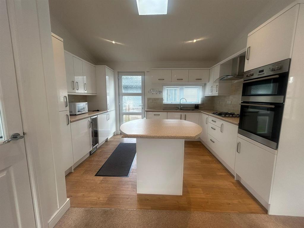 New Kitchen 2.jpg