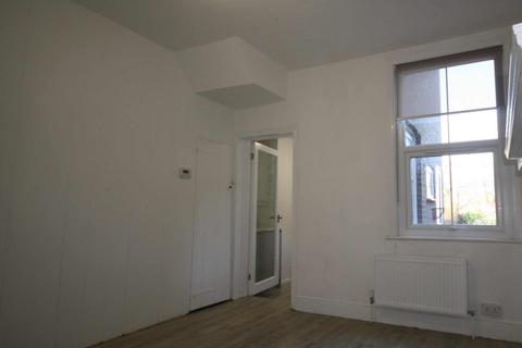 3 bedroom terraced house to rent, Broad Street