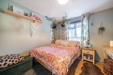 1 bedroom flat for sale, Buckingham Close, Ealing