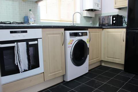 1 bedroom maisonette to rent, St. Austell Way, Swindon SN2