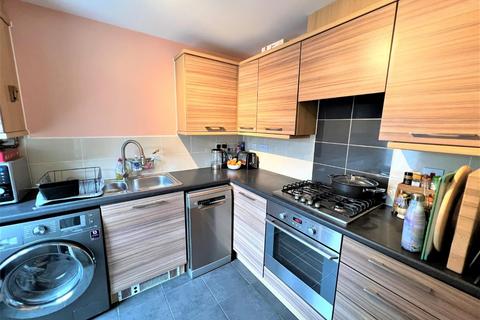 2 bedroom end of terrace house to rent, Ewden Close, East Wichel