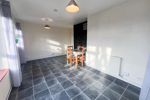 2 bedroom flat to rent, Grove Hill, Dale Court Grove Hill, E18