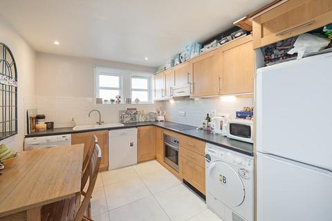 2 bedroom flat to rent, Rathbone Street, London, W1T