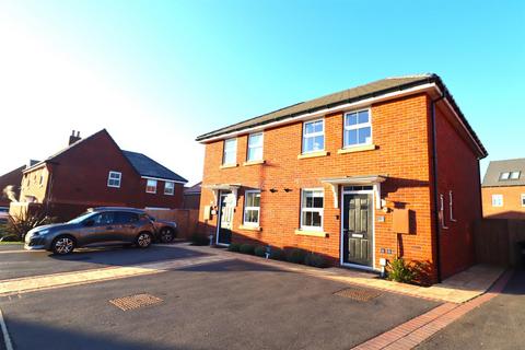 2 bedroom semi-detached house to rent, Palomino Close, Nuneaton