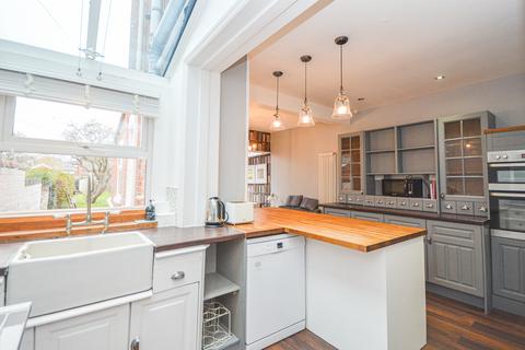 3 bedroom terraced house to rent, Goddard Avenue, Old Town, Swindon, SN1