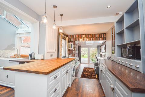3 bedroom terraced house to rent, Goddard Avenue, Old Town, Swindon, SN1