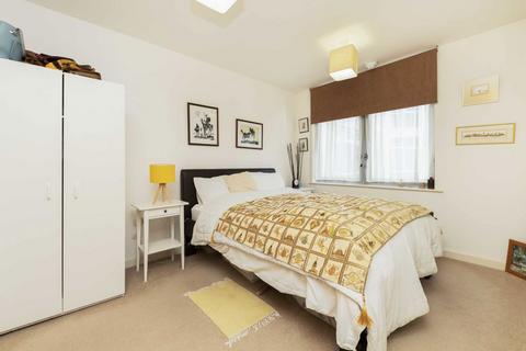 2 bedroom flat to rent, Salton Square, London E14