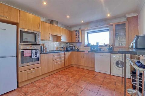 2 bedroom apartment for sale, Marine Parade East, East Clacton CO15